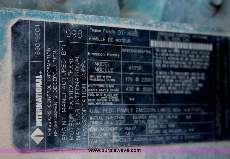 image for item H8307 1999 International 4700 water truck