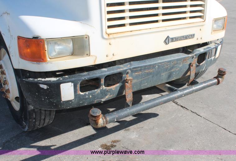 image for item H8307 1999 International 4700 water truck