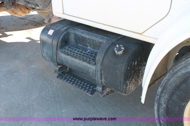 image for item H8307 1999 International 4700 water truck