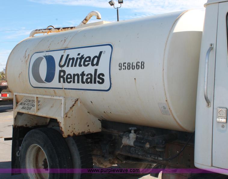 image for item H8307 1999 International 4700 water truck