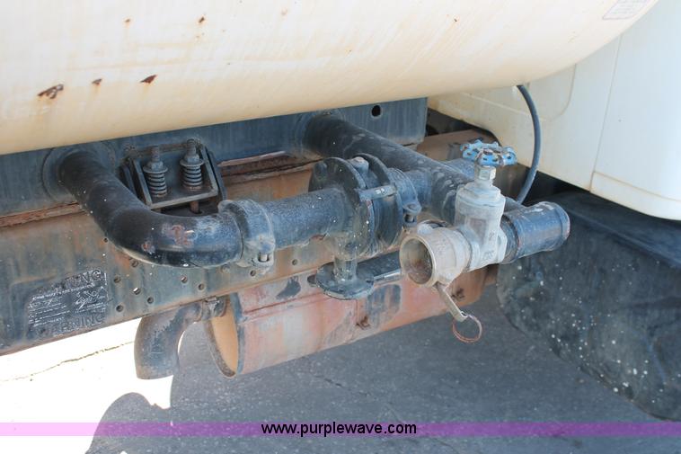 image for item H8307 1999 International 4700 water truck