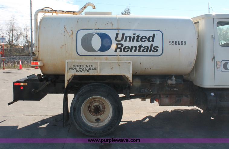 image for item H8307 1999 International 4700 water truck