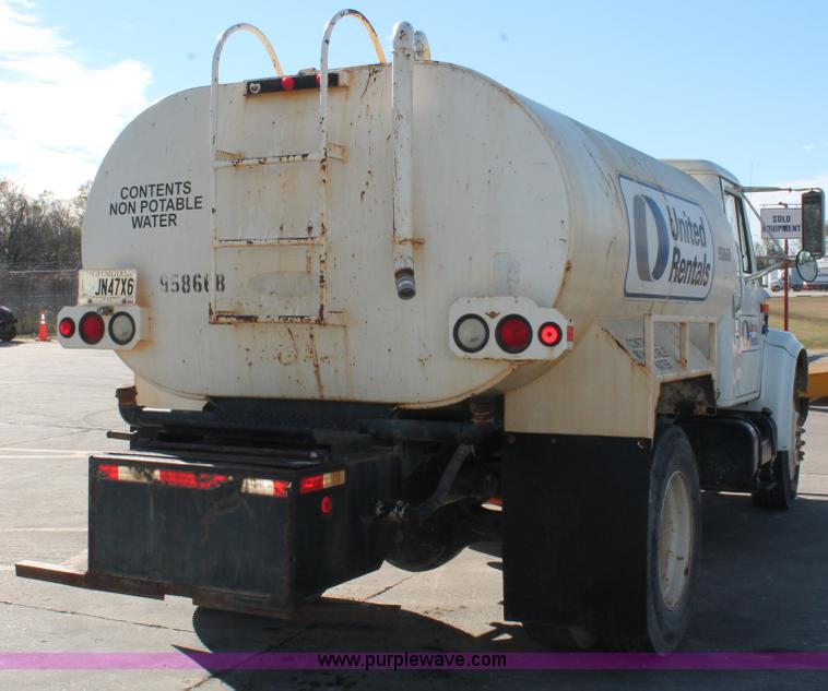 image for item H8307 1999 International 4700 water truck
