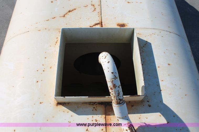 image for item H8307 1999 International 4700 water truck