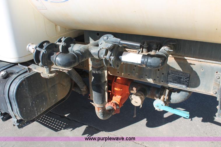image for item H8307 1999 International 4700 water truck