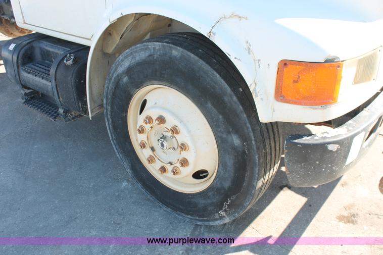 image for item H8307 1999 International 4700 water truck