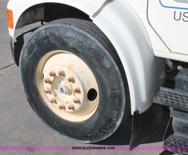 image for item H8307 1999 International 4700 water truck