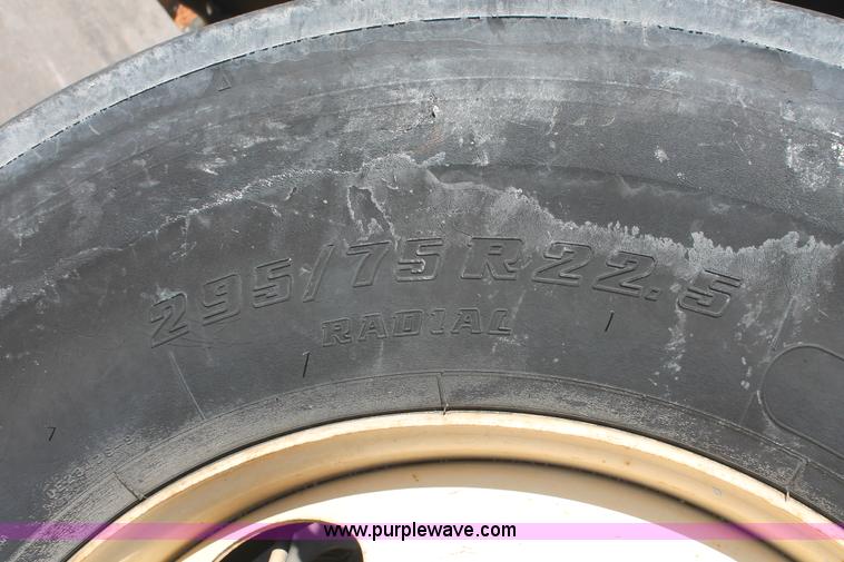 image for item H8307 1999 International 4700 water truck