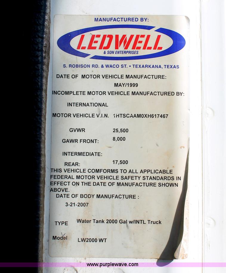 image for item H8307 1999 International 4700 water truck