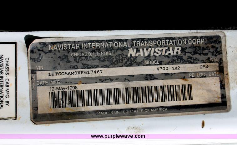 image for item H8307 1999 International 4700 water truck