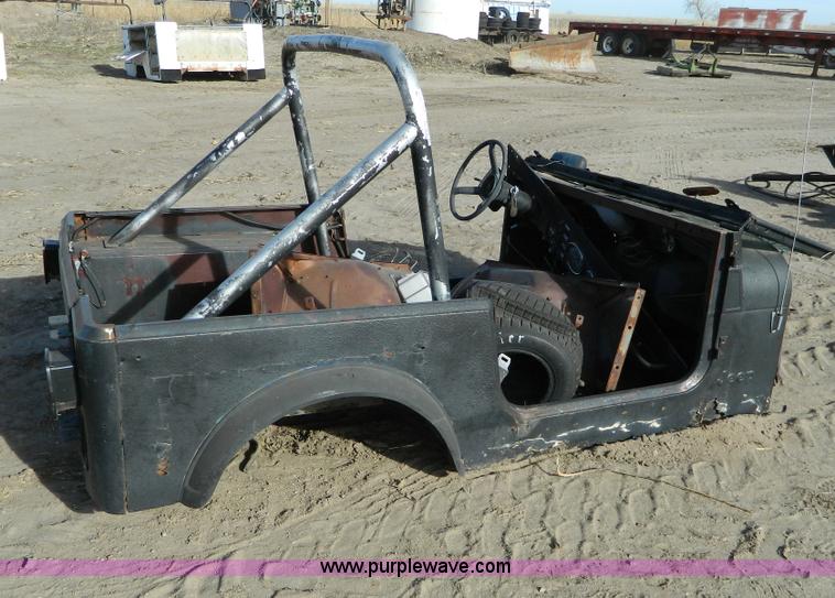 image for item AD9936 Willy Jeep body and components