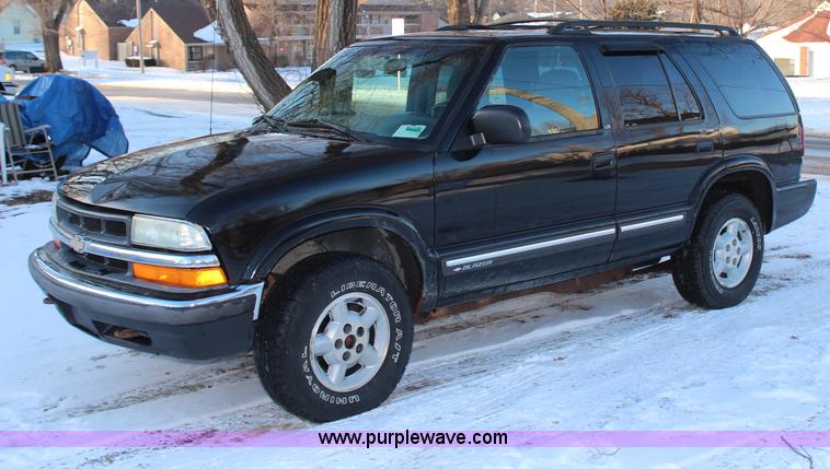 image for item AU9805 2001 Chevrolet Blazer SUV
