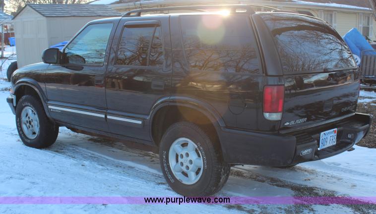 image for item AU9805 2001 Chevrolet Blazer SUV
