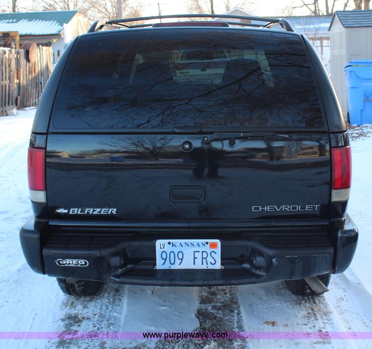 image for item AU9805 2001 Chevrolet Blazer SUV
