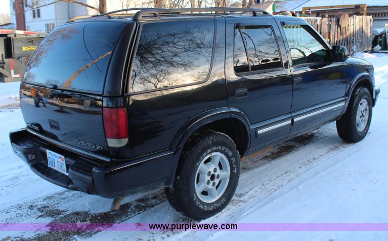image for item AU9805 2001 Chevrolet Blazer SUV