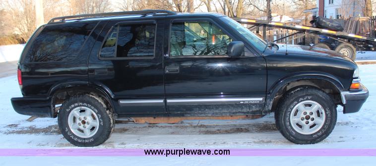 image for item AU9805 2001 Chevrolet Blazer SUV