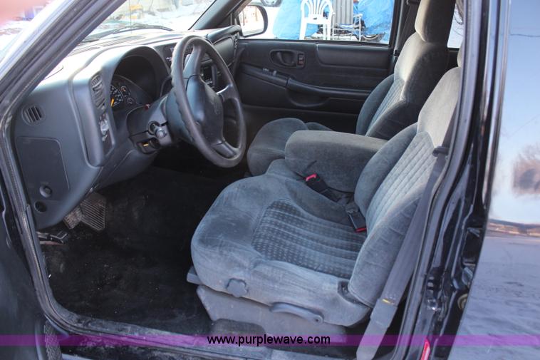 image for item AU9805 2001 Chevrolet Blazer SUV