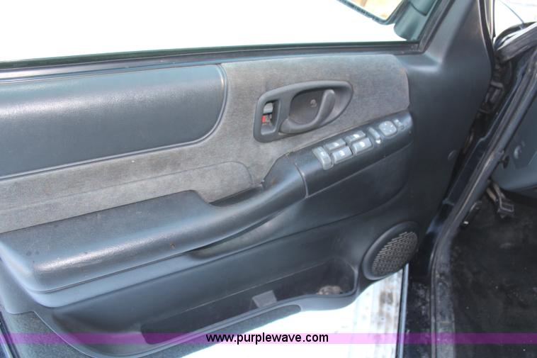 image for item AU9805 2001 Chevrolet Blazer SUV