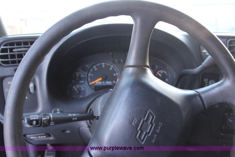 image for item AU9805 2001 Chevrolet Blazer SUV