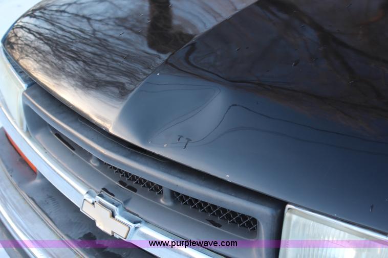 image for item AU9805 2001 Chevrolet Blazer SUV