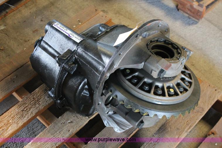 image for item AZ9470 Eaton DS404 differential