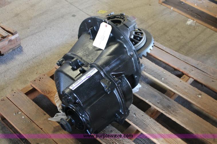 image for item AZ9470 Eaton DS404 differential