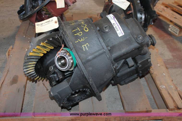 image for item AZ9472 International N400FR rebuilt differential