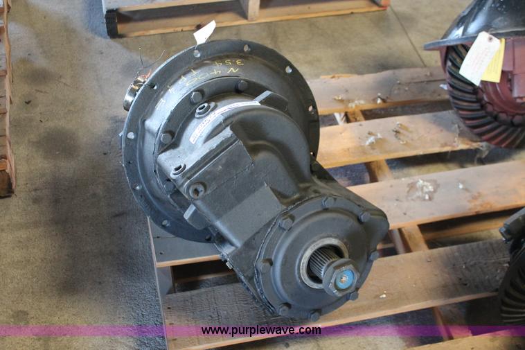 image for item AZ9472 International N400FR rebuilt differential