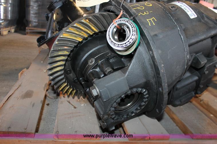 image for item AZ9472 International N400FR rebuilt differential