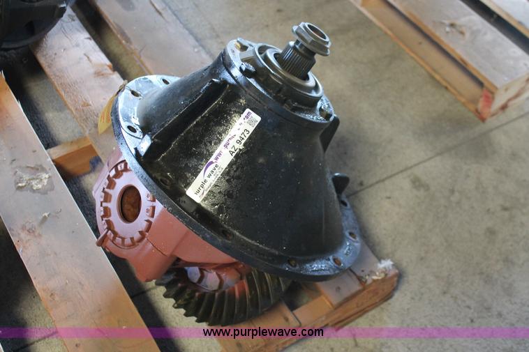 image for item AZ9473 Eaton RS381 differential