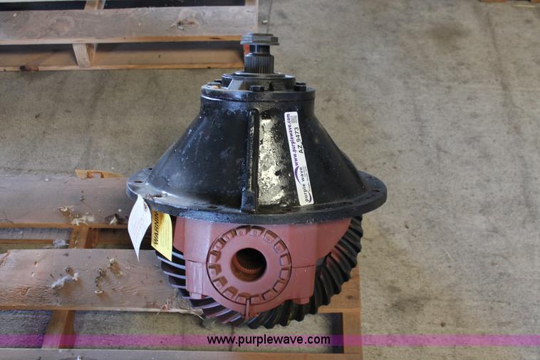 image for item AZ9473 Eaton RS381 differential