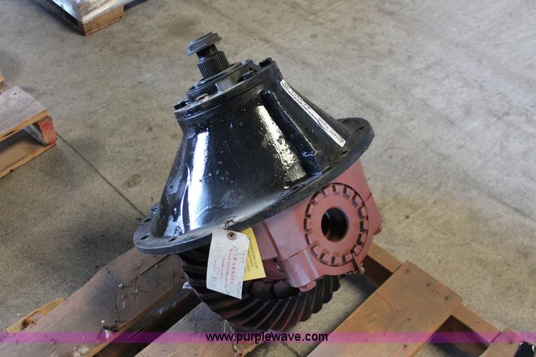 image for item AZ9473 Eaton RS381 differential