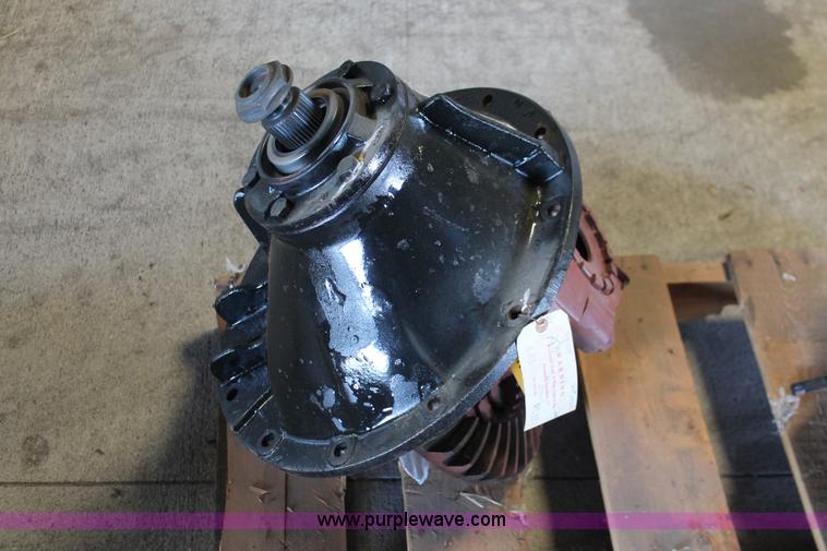 image for item AZ9473 Eaton RS381 differential