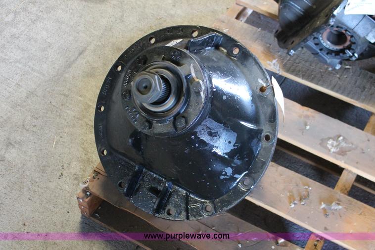 image for item AZ9473 Eaton RS381 differential
