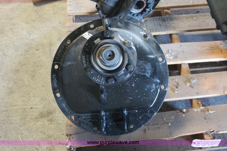 image for item AZ9473 Eaton RS381 differential