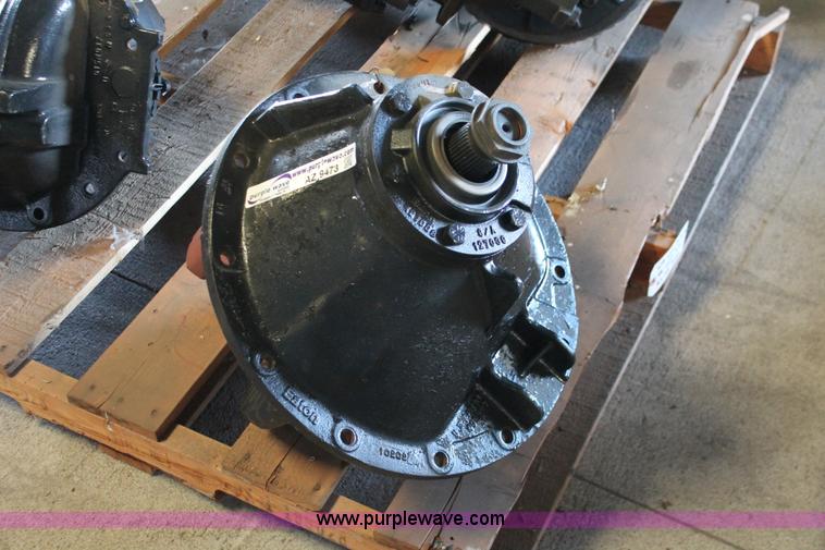 image for item AZ9473 Eaton RS381 differential