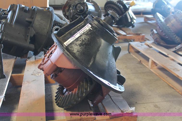 image for item AZ9473 Eaton RS381 differential