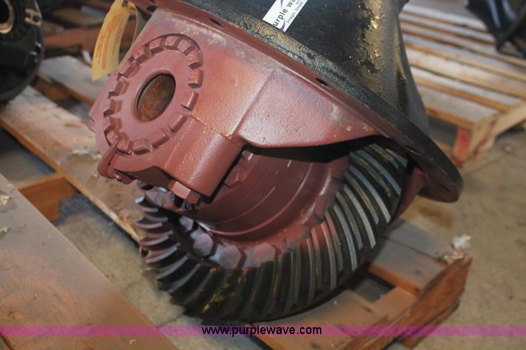 image for item AZ9473 Eaton RS381 differential