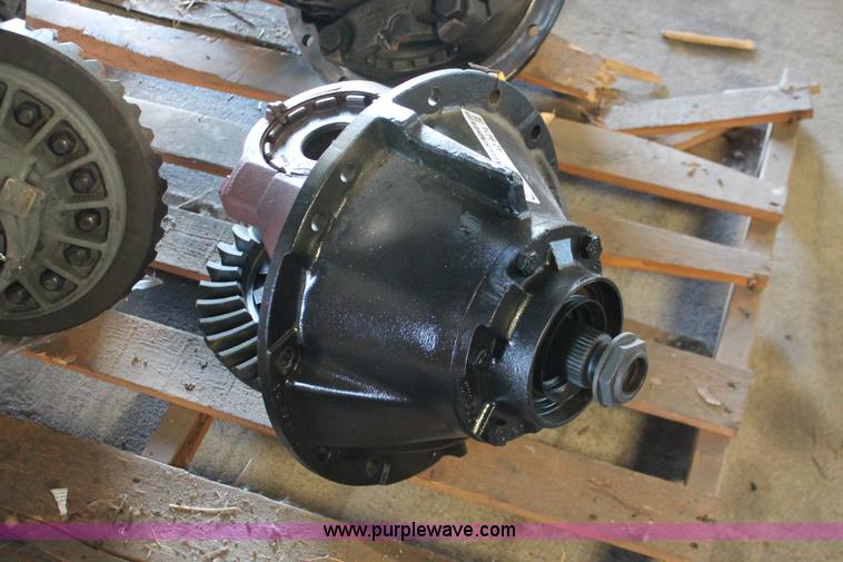 image for item AZ9474 EAton RS404 differential