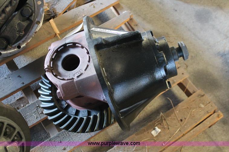 image for item AZ9474 EAton RS404 differential