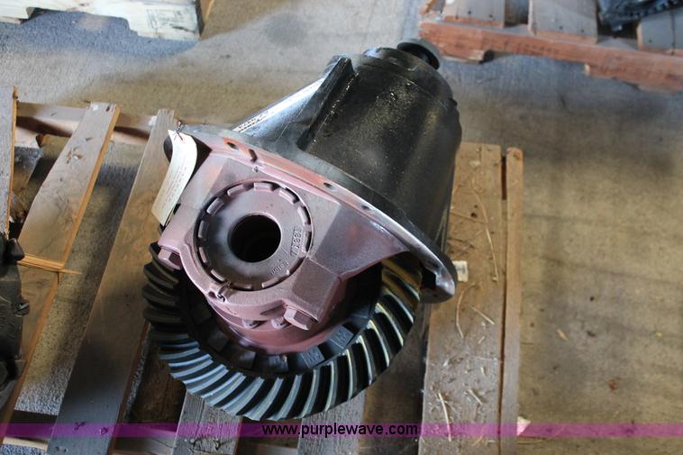 image for item AZ9474 EAton RS404 differential