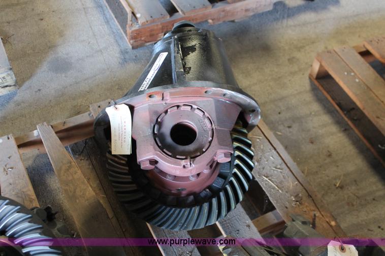 image for item AZ9474 EAton RS404 differential