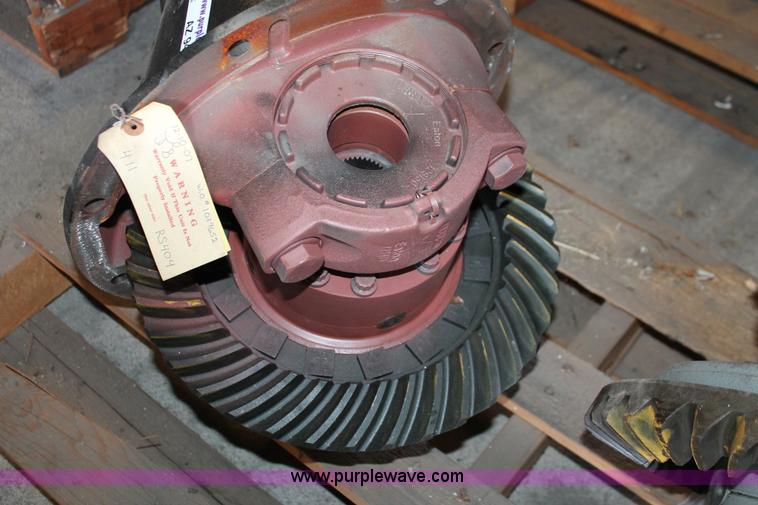 image for item AZ9474 EAton RS404 differential