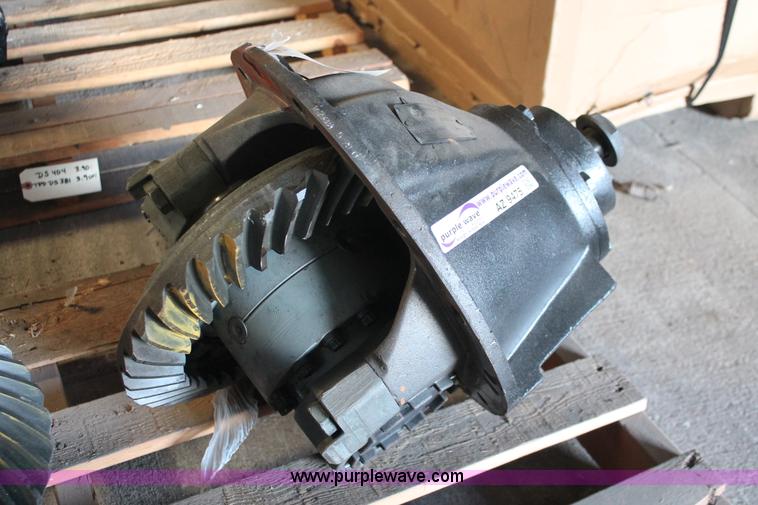 image for item AZ9475 Eaton RS404 differential