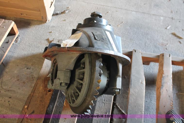 image for item AZ9475 Eaton RS404 differential