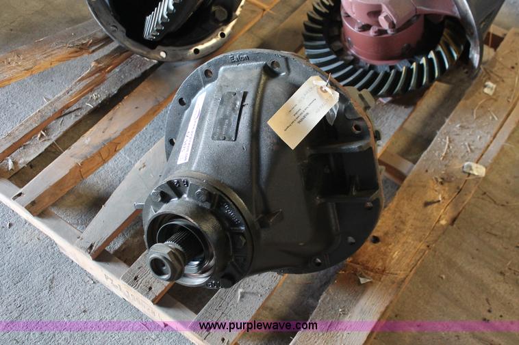 image for item AZ9475 Eaton RS404 differential