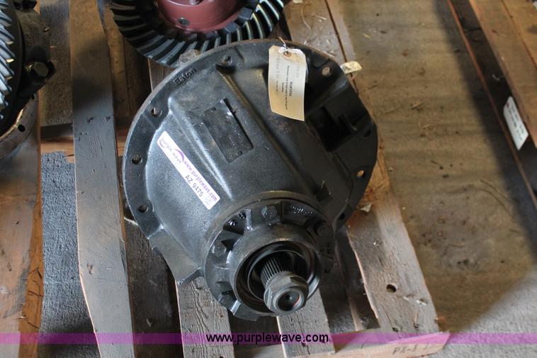 image for item AZ9475 Eaton RS404 differential
