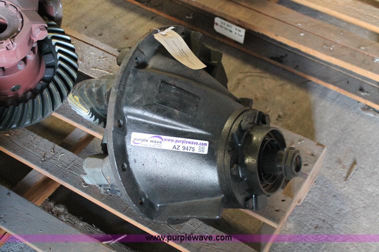 image for item AZ9475 Eaton RS404 differential