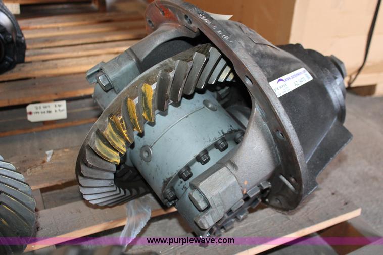 image for item AZ9475 Eaton RS404 differential