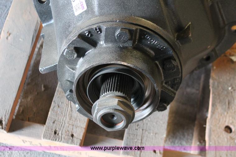 image for item AZ9475 Eaton RS404 differential